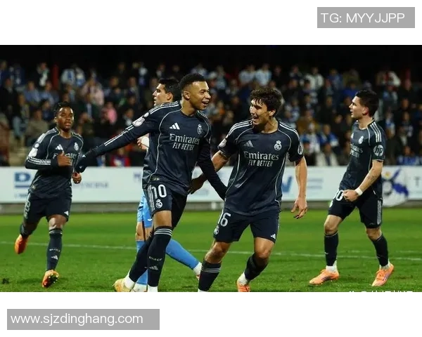 西甲激战曼联逆转皇马争议判罚引发全场热议与狂欢