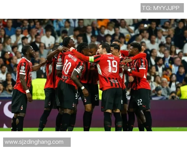 英超激战：里昂与AC米兰0比0平局点球大战引发全场热烈反响