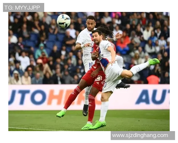 中超精彩对决巴黎圣日耳曼与曼联激战成平局帽子戏法瞬间点燃全场气氛