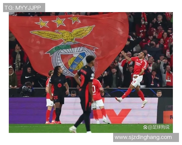 欧冠激战：里昂大胜那不勒斯乌龙球引发争议与全场沸腾