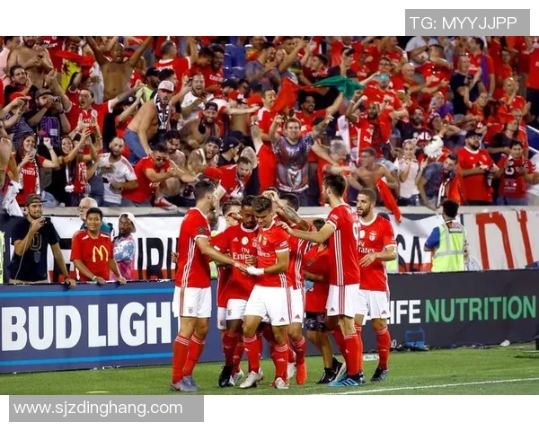 中超精彩对决本菲卡大胜曼联红牌事件引发全场热议与争议