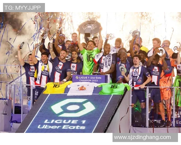 足总杯惊现冷门巴黎圣日耳曼小胜曼联引发争议判罚全场沸腾 足总杯惊现冷门巴黎圣日耳曼小胜曼联引发争议判罚全场沸腾