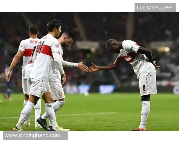 欧联杯激战尤文图斯3-0战胜里昂点球大战引发全场狂欢回顾十大精彩进球